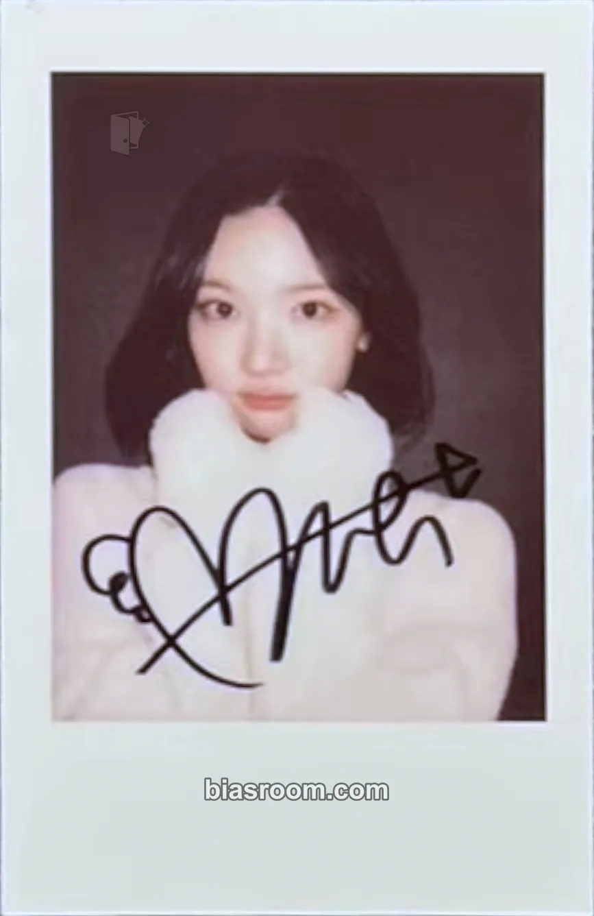 Jiwoo The Chase Photocard - Hearts2Hearts - Hearts2Hearts K-pop photocard
