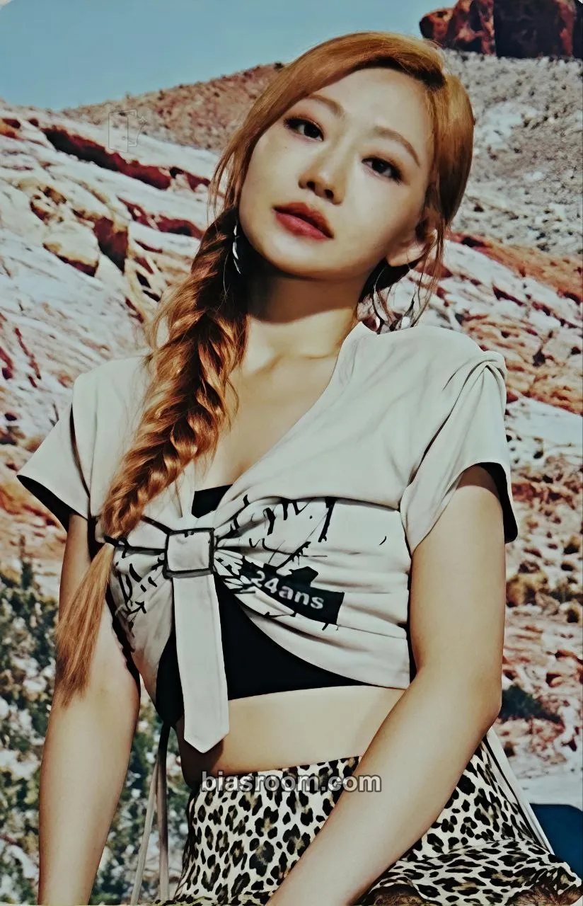 Julie KISS OF LIFE 1st World Tour 'Kiss Road' in Seoul Photocard - KISS OF LIFE - KISS OF LIFE K-pop photocard