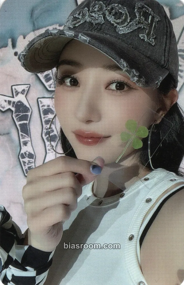 SuA Luck Inside 7 Doors World Tour Photocard - Dreamcatcher - Dreamcatcher K-pop photocard