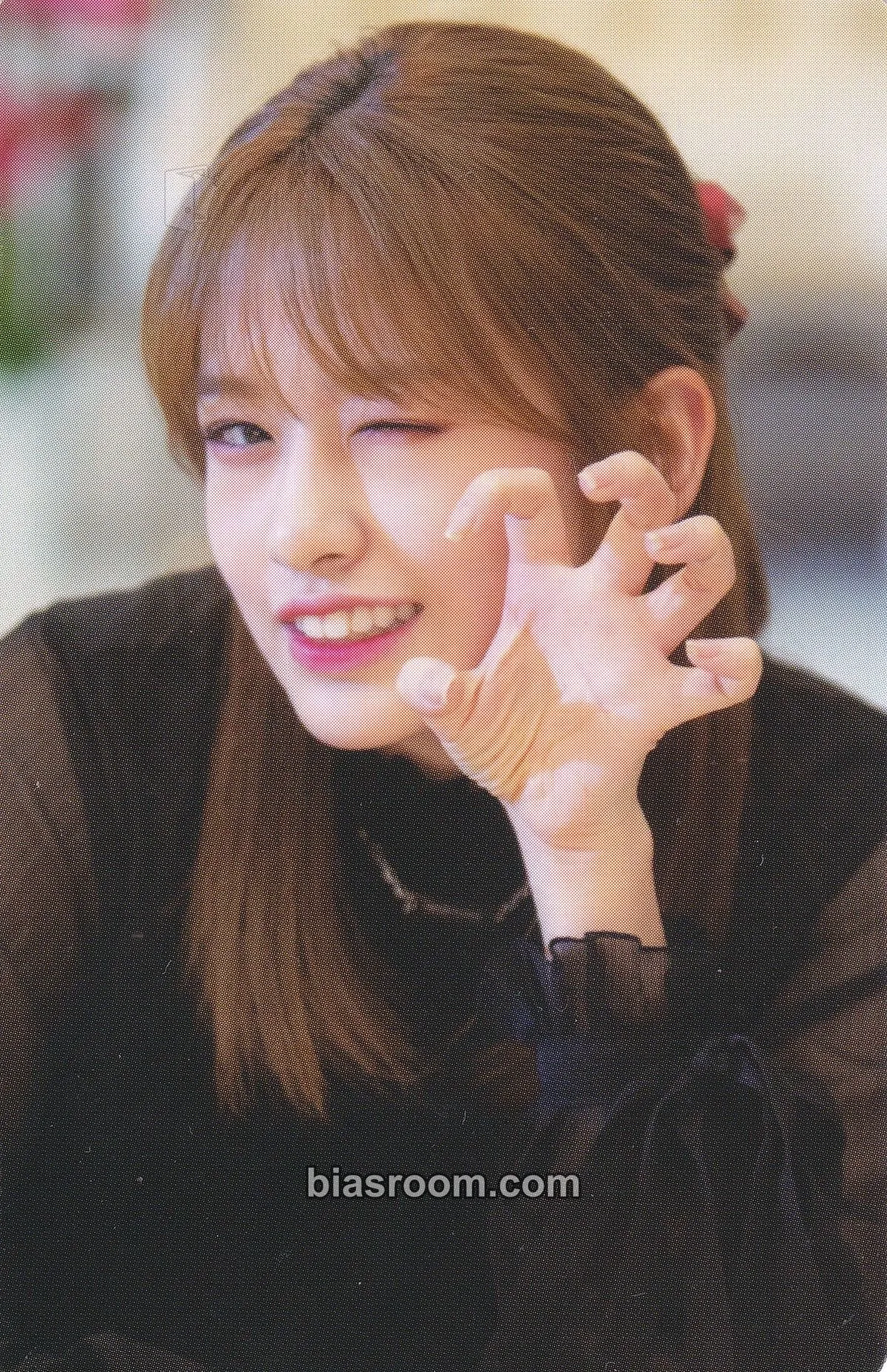 Yujin EYES ON ME in SEOUL - KIT Version Photocard - IZ*ONE - IZ*ONE K-pop photocard