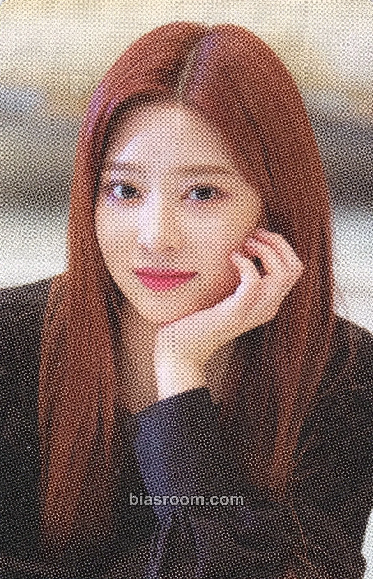 Minju EYES ON ME in SEOUL - KIT Version Photocard - IZ*ONE - IZ*ONE K-pop photocard