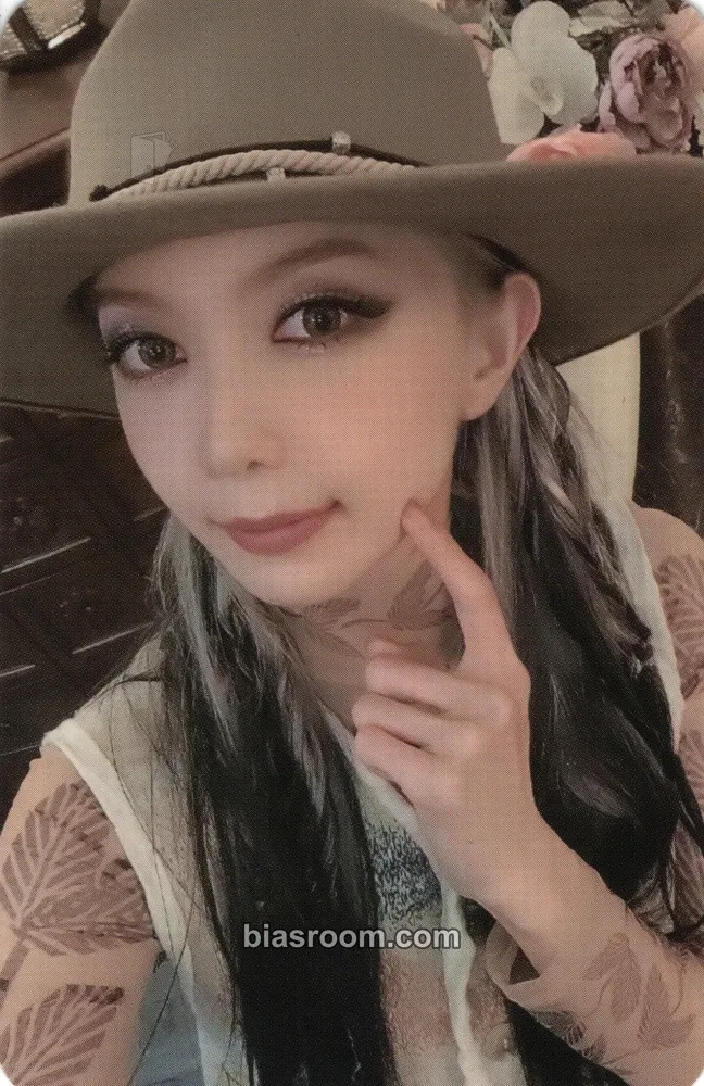 Dami Luck Inside 7 Doors World Tour Photocard - Dreamcatcher - Dreamcatcher K-pop photocard