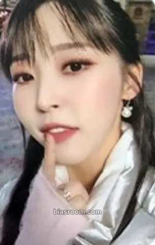 Moonbyul The Present Photocard - MAMAMOO - MAMAMOO K-pop photocard