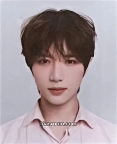 Beomgyu Clio Photocard - TOMORROW X TOGETHER - TOMORROW X TOGETHER K-pop photocard