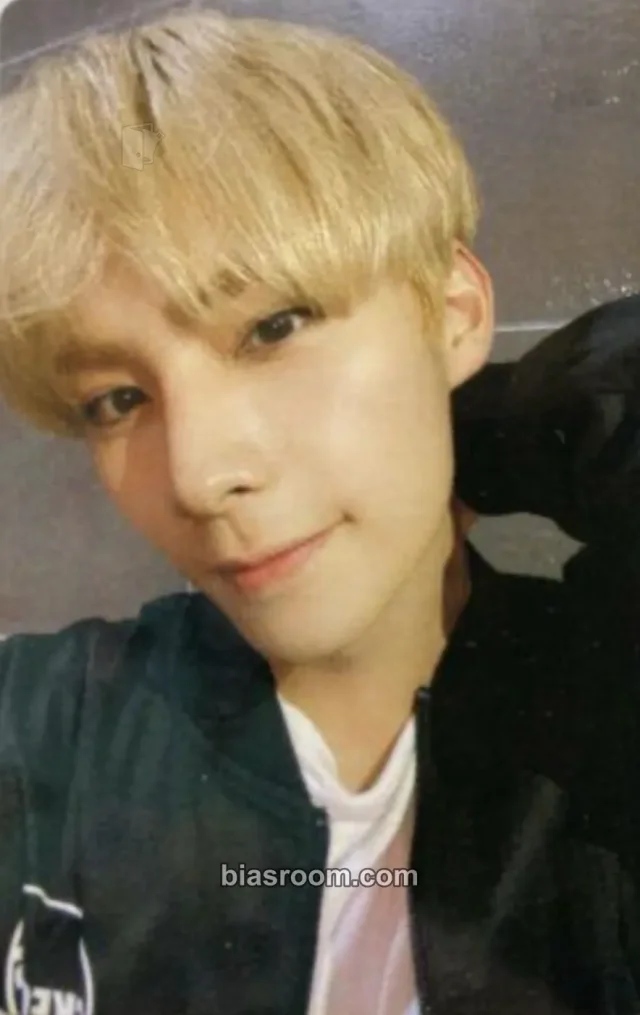 WayV - Xiaojun - Take Over The Moon Album thai version album photocard