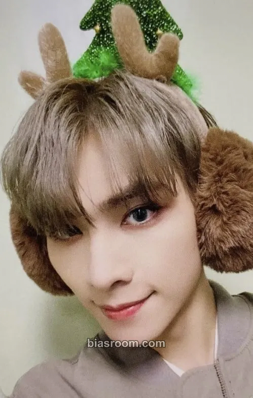 Xiaojun Pink Christmas 2022 Photocard - NCT - NCT K-pop photocard