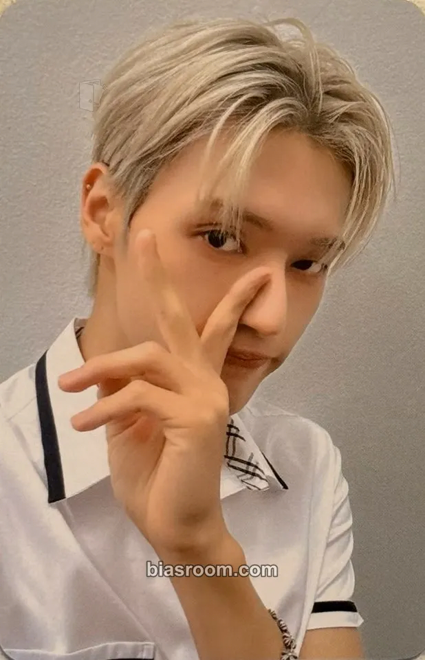 Wooyoung GOLDEN HOUR : Part.3 Photocard - ATEEZ - ATEEZ K-pop photocard