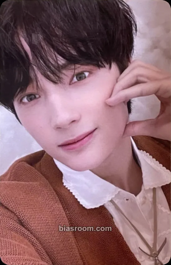 Huening Kai SWEET Photocard - TOMORROW X TOGETHER - TOMORROW X TOGETHER K-pop photocard