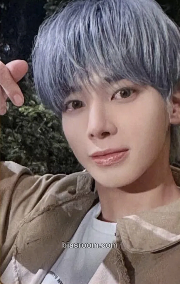 Taehyun SWEET Photocard - TOMORROW X TOGETHER - TOMORROW X TOGETHER K-pop photocard