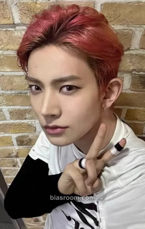 Heeseung 'WALK THE LINE' World Tour Photocard - ENHYPEN - ENHYPEN K-pop photocard