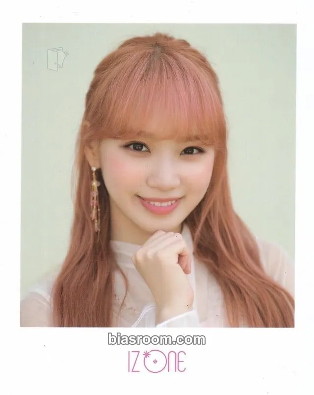 Kim Chaewon EYES ON ME in SEOUL - KIT Version Photocard - IZ*ONE - IZ*ONE K-pop photocard