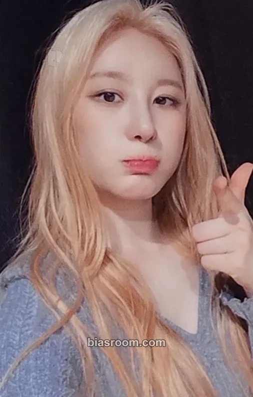 Lee Chaeyeon Over The Moon Photocard - Lee Chaeyeon K-pop photocard