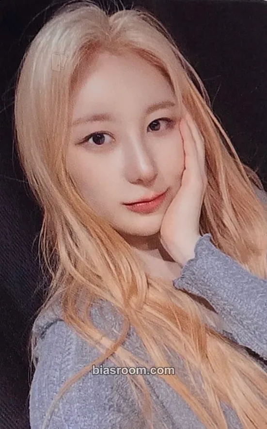 Lee Chaeyeon Over The Moon Photocard - Lee Chaeyeon K-pop photocard