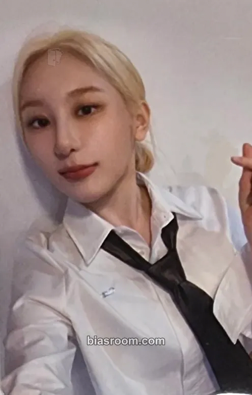Lee Chaeyeon Over The Moon Photocard - Lee Chaeyeon K-pop photocard