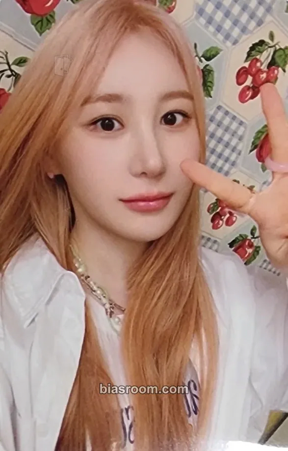 Lee Chaeyeon Over The Moon Photocard - Lee Chaeyeon K-pop photocard