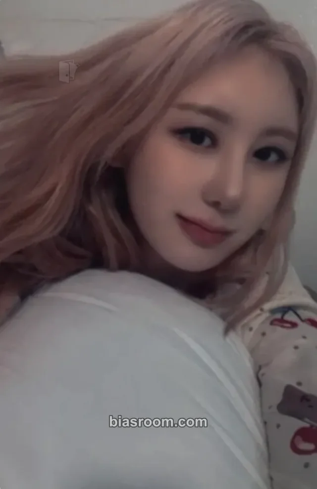 Lee Chaeyeon - Lee Chaeyeon - Over The Moon Album fansign jump up