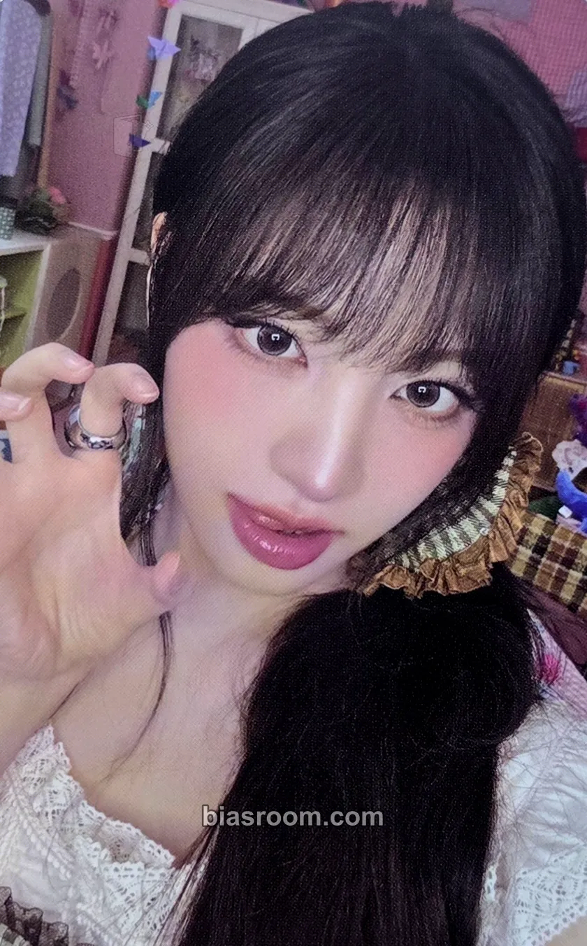 Liz 2026 Season's Greetings: ATELIER IVE Photocard - IVE - IVE K-pop photocard
