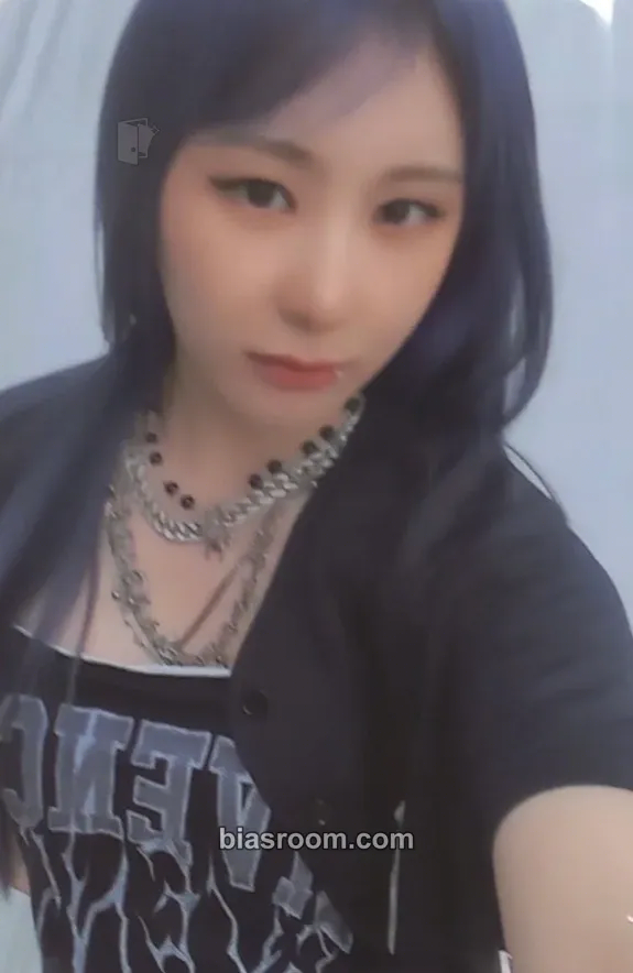 Lee Chaeyeon The Move: Street Photocard - Lee Chaeyeon K-pop photocard