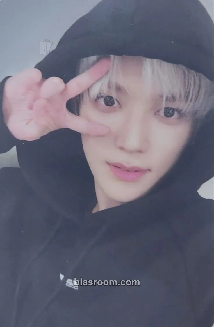 Taeyong 2 BADDIES MD Photocard - NCT 127 - NCT 127 K-pop photocard