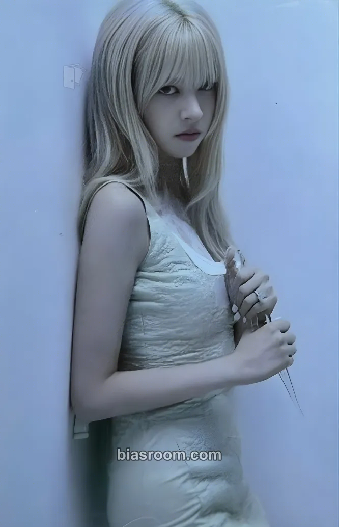 Lily Blue Valentine Photocard - NMIXX - NMIXX K-pop photocard