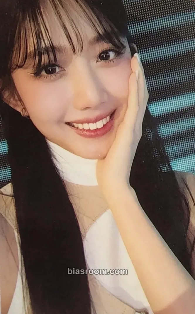 Yuju Cherry Dash Photocard - Cherry Bullet - Cherry Bullet K-pop photocard