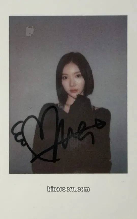 Jiwoo The Chase Photocard - Hearts2Hearts - Hearts2Hearts K-pop photocard