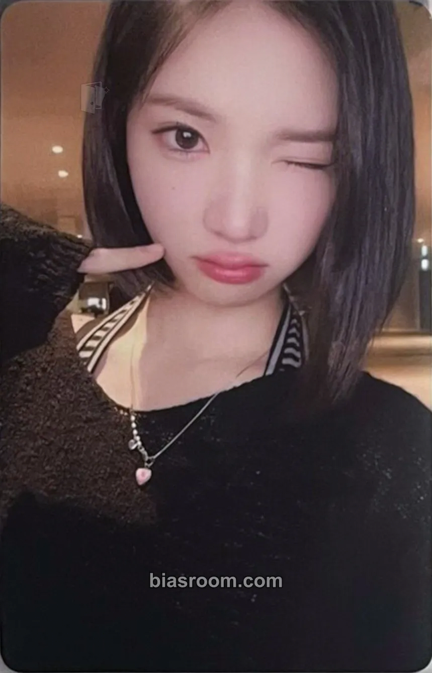 Jiwoo The Chase Photocard - Hearts2Hearts - Hearts2Hearts K-pop photocard