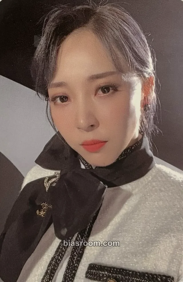 MAMAMOO - Moonbyul - Dark Side of the Moon Album album photocard solo album