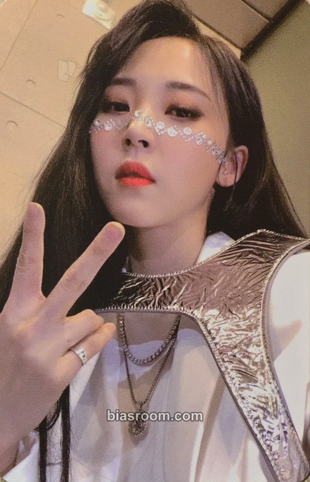 MAMAMOO - Moonbyul - Dark Side of the Moon Album album photocard solo album