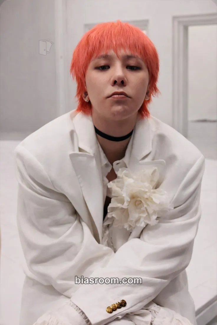G-Dragon Übermensch Photocard - G-Dragon K-pop photocard