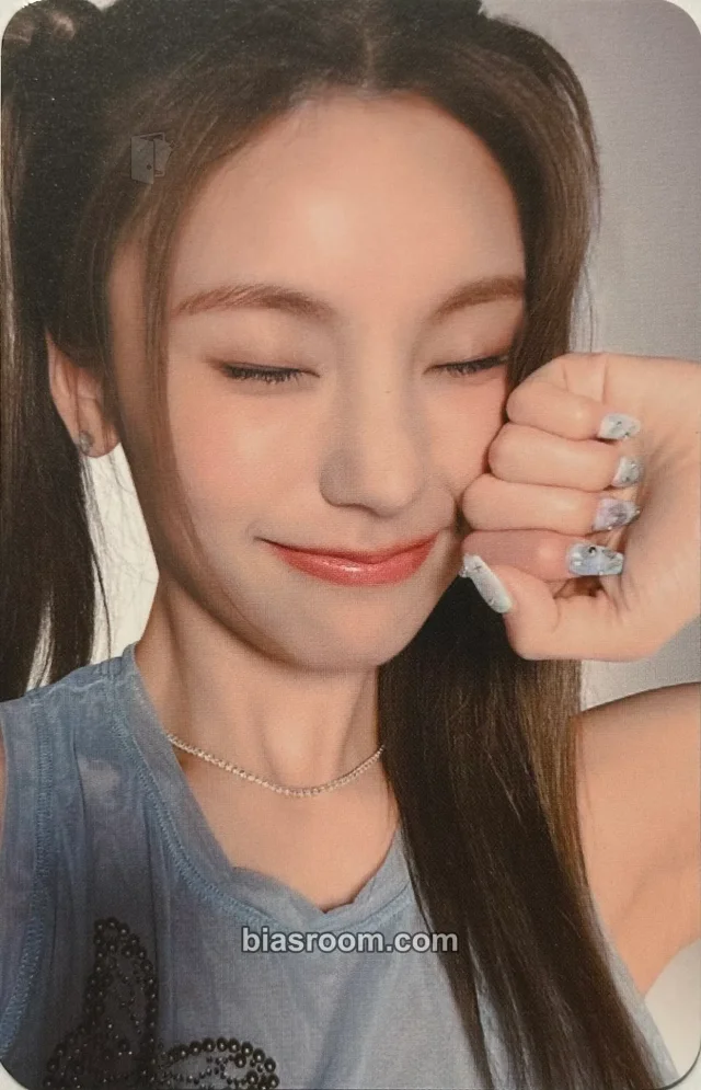 ITZY - Yeji - KILL MY DOUBT Album pop-up store
