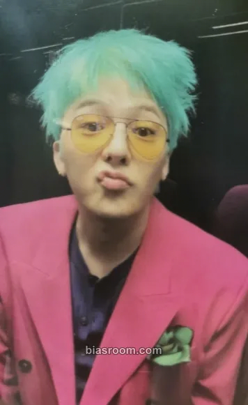 G-Dragon Übermensch Photocard - G-Dragon K-pop photocard