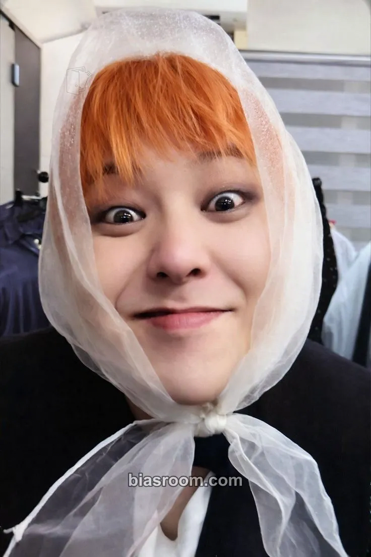 G-Dragon Übermensch Photocard - G-Dragon K-pop photocard
