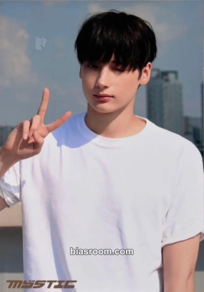 Huening Kai Memories - Mystic Photocard - TOMORROW X TOGETHER - TOMORROW X TOGETHER K-pop photocard