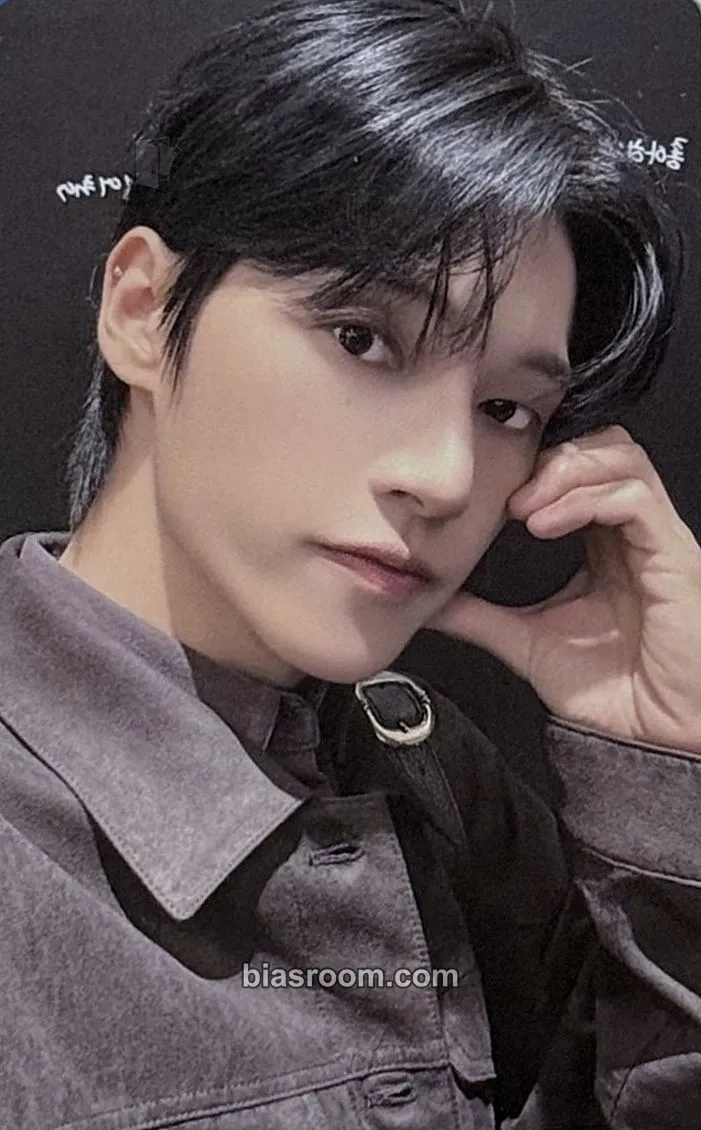 Wooyoung 8ROOM MD Photocard - ATEEZ - ATEEZ K-pop photocard