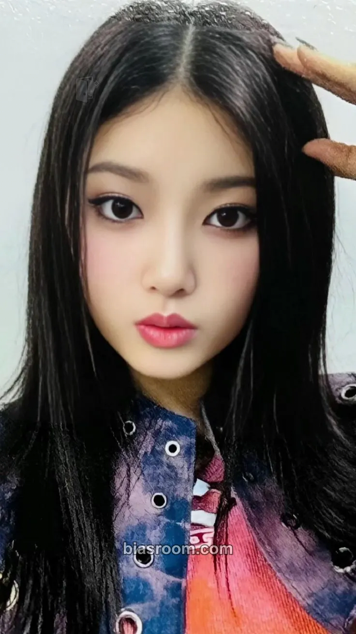 Kelly OVERSTEP Photocard - BADVILLAIN - BADVILLAIN K-pop photocard
