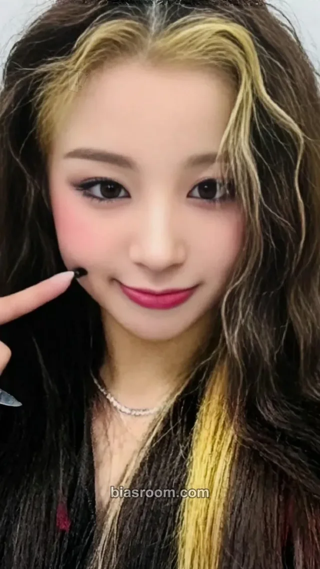 BADVILLAIN - Chloe Young - OVERSTEP Album everline fansign