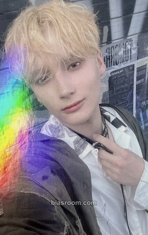 Huening Kai The Name Chapter: Freefall Photocard - TOMORROW X TOGETHER - TOMORROW X TOGETHER K-pop photocard