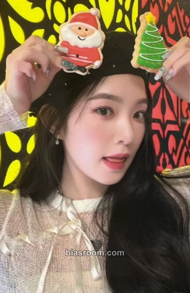 Irene Pink Christmas Photocard - Red Velvet - Red Velvet K-pop photocard
