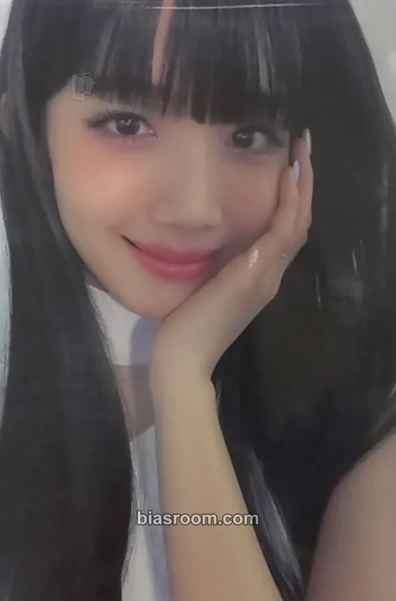 Yuju Cherry Dash Photocard - Cherry Bullet - Cherry Bullet K-pop photocard