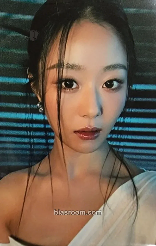 Chaerin Cherry Dash Photocard - Cherry Bullet - Cherry Bullet K-pop photocard