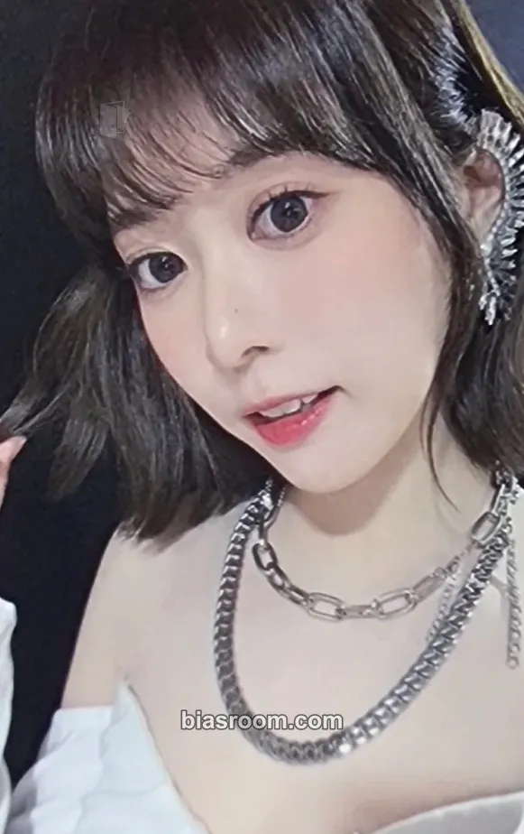 Bora Cherry Dash Photocard - Cherry Bullet - Cherry Bullet K-pop photocard