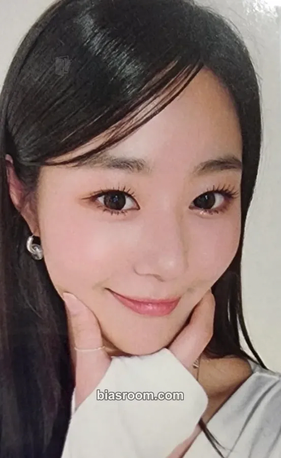 Chaerin Cherry Dash Photocard - Cherry Bullet - Cherry Bullet K-pop photocard