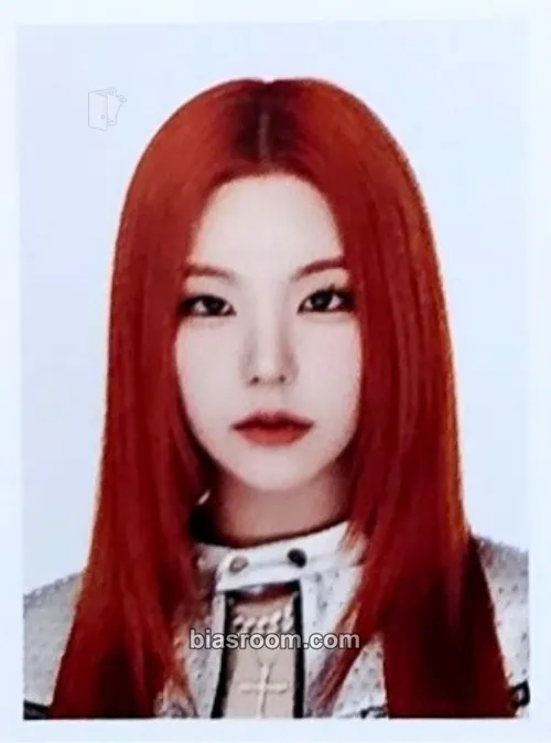Yeji ITZY 2nd World Tour 'Born To Be' Photocard - ITZY - ITZY K-pop photocard