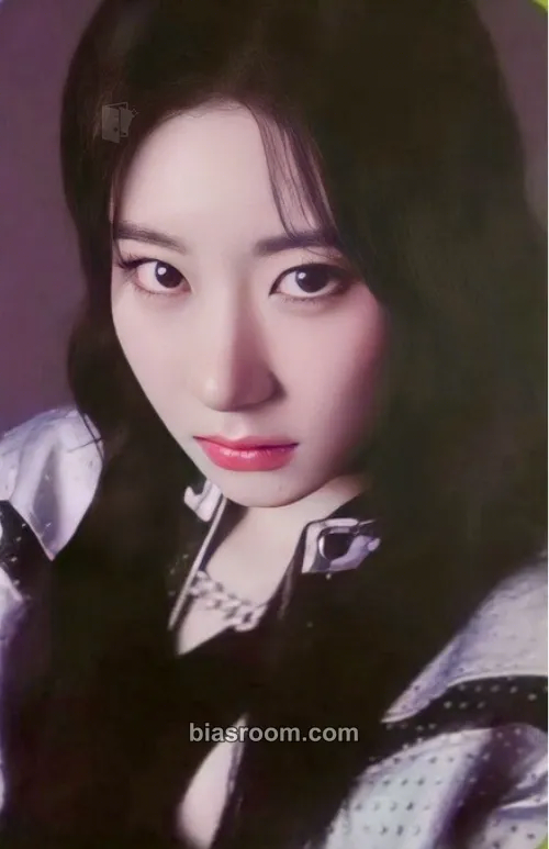 Chaeryeong ITZY 2nd World Tour 'Born To Be' Photocard - ITZY - ITZY K-pop photocard