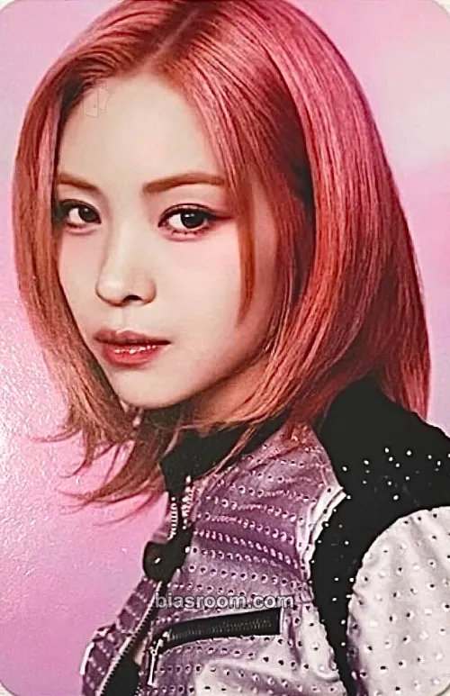 Ryujin ITZY 2nd World Tour 'Born To Be' Photocard - ITZY - ITZY K-pop photocard