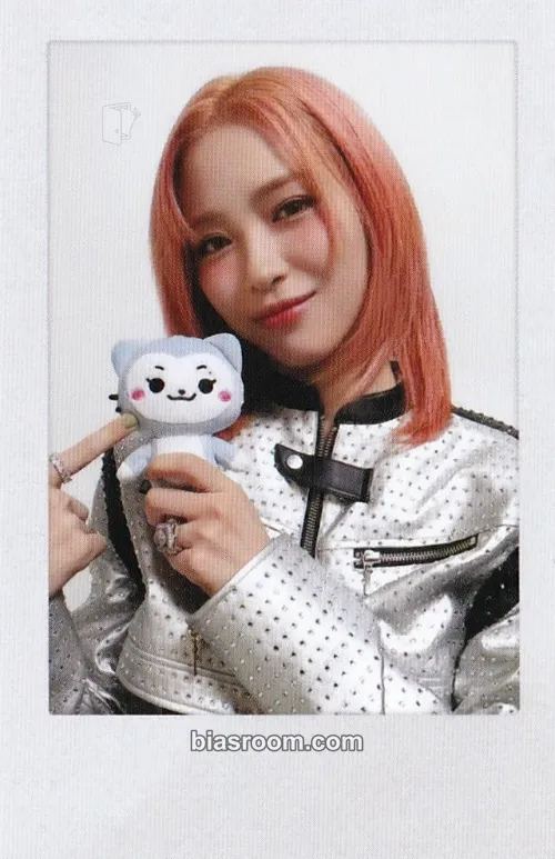 Ryujin ITZY 2nd World Tour 'Born To Be' Photocard - ITZY - ITZY K-pop photocard