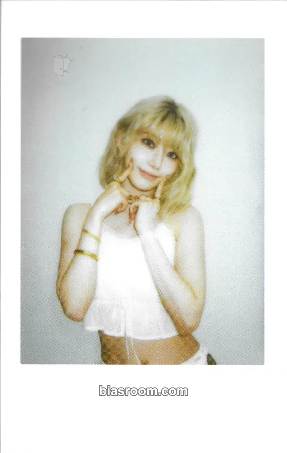 Sakura HOT Photocard - LE SSERAFIM - LE SSERAFIM K-pop photocard