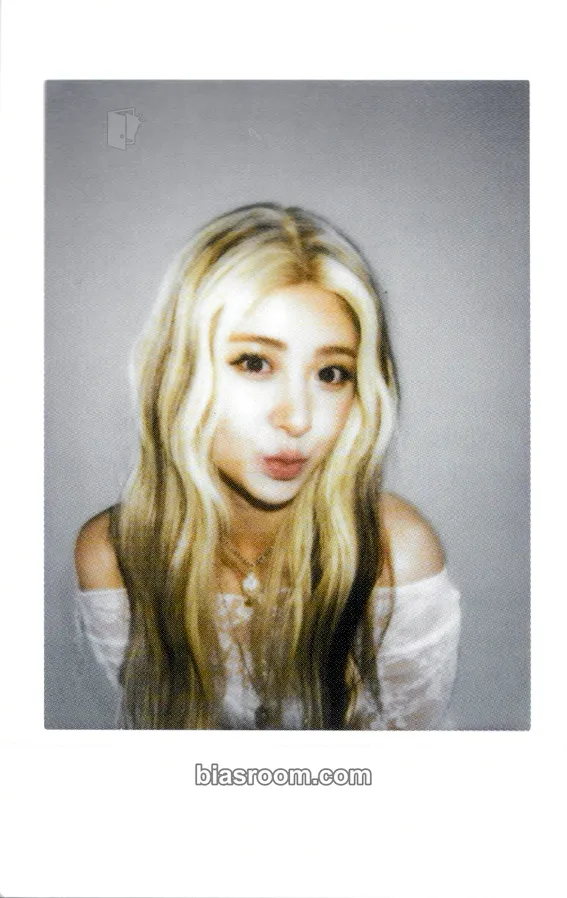Huh Yunjin HOT Photocard - LE SSERAFIM - LE SSERAFIM K-pop photocard