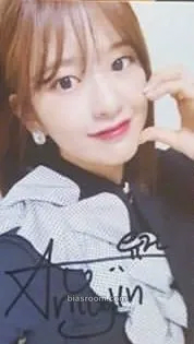 Yujin ISAC 2018 Photocard - IZ*ONE - IZ*ONE K-pop photocard